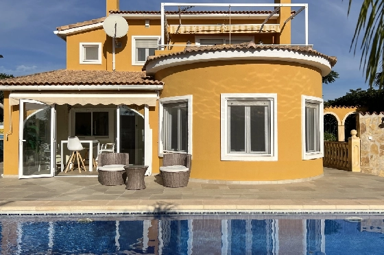 Villa in Gata de Gorgos(Monte Pedreguer) zur Ferienvermietung, Wohnfläche 180 m², Baujahr 2006, + Ofen, Klimaanlage, Grundstück 600 m², 3 Schlafzimmer, 3 Badezimmer, Pool, ref.: T-0624-2