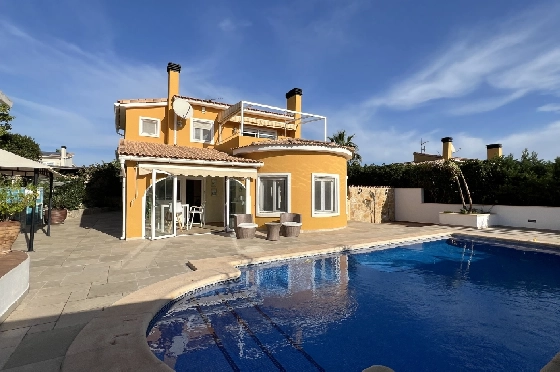 Villa in Gata de Gorgos(Monte Pedreguer) zur Ferienvermietung, Wohnfläche 180 m², Baujahr 2006, + Ofen, Klimaanlage, Grundstück 600 m², 3 Schlafzimmer, 3 Badezimmer, Pool, ref.: T-0624-28