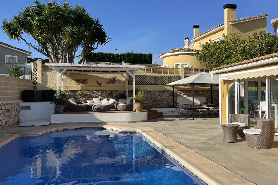 Villa in Gata de Gorgos(Monte Pedreguer) zur Ferienvermietung, Wohnfläche 180 m², Baujahr 2006, + Ofen, Klimaanlage, Grundstück 600 m², 3 Schlafzimmer, 3 Badezimmer, Pool, ref.: T-0624-30