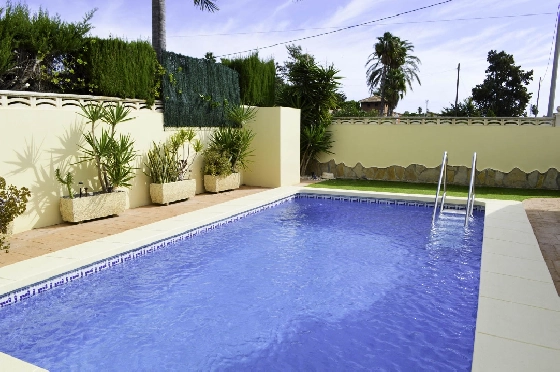 Villa in Denia zu verkaufen, Wohnfläche 121 m², Klimaanlage, Grundstück 623 m², 4 Schlafzimmer, 2 Badezimmer, Pool, ref.: CO-C25935-44