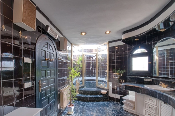 Villa in Moraira zu verkaufen, Wohnfläche 300 m², Baujahr 1984, Klimaanlage, Grundstück 1615 m², 3 Schlafzimmer, 2 Badezimmer, Pool, ref.: AM-12279DA-46