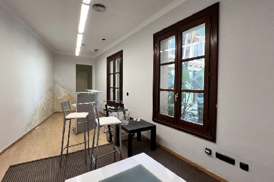 Stadthaus in Pego(Innenstadt) zu verkaufen, Wohnfläche 690 m², Baujahr 1930, Zustand gepflegt, + Zentralheizung, Klimaanlage, Grundstück 305 m², 6 Schlafzimmer, 5 Badezimmer, ref.: AS-1325-17