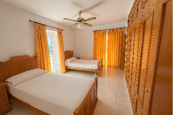 Villa in La Sella(La Sella) zu verkaufen, Wohnfläche 379 m², Zustand gepflegt, + KLIMA, Klimaanlage, Grundstück 1699 m², 4 Schlafzimmer, 4 Badezimmer, Pool, ref.: MG-0925-17