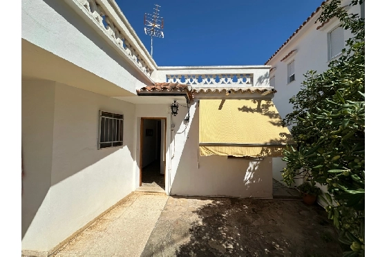 Villa in Denia zu verkaufen, Wohnfläche 220 m², Baujahr 1983, Klimaanlage, Grundstück 2233 m², 6 Schlafzimmer, 2 Badezimmer, Pool, ref.: O-V95814-16