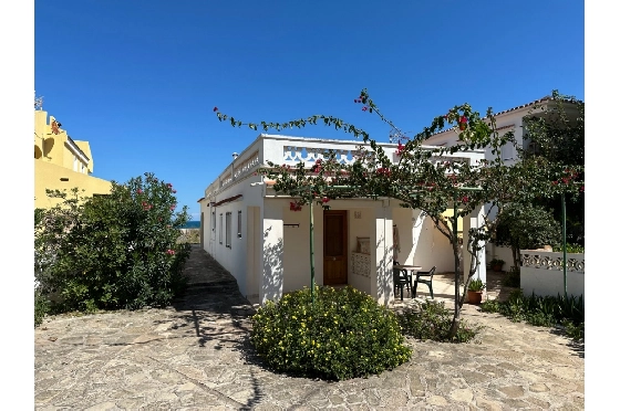 Villa in Denia zu verkaufen, Wohnfläche 220 m², Baujahr 1983, Klimaanlage, Grundstück 2233 m², 6 Schlafzimmer, 2 Badezimmer, Pool, ref.: O-V95814-34