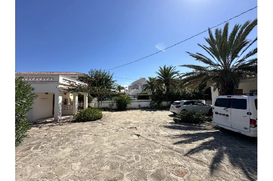 Villa in Denia zu verkaufen, Wohnfläche 220 m², Baujahr 1983, Klimaanlage, Grundstück 2233 m², 6 Schlafzimmer, 2 Badezimmer, Pool, ref.: O-V95814-35