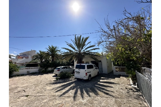 Villa in Denia zu verkaufen, Wohnfläche 220 m², Baujahr 1983, Klimaanlage, Grundstück 2233 m², 6 Schlafzimmer, 2 Badezimmer, Pool, ref.: O-V95814-36