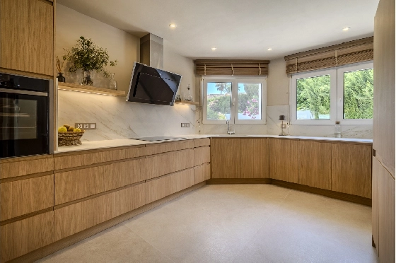 Villa in Denia zu verkaufen, Wohnfläche 324 m², Baujahr 1993, Zustand modernisiert, + Fussbodenheizung, Klimaanlage, Grundstück 1888 m², 4 Schlafzimmer, 2 Badezimmer, Pool, ref.: BC-7771-49