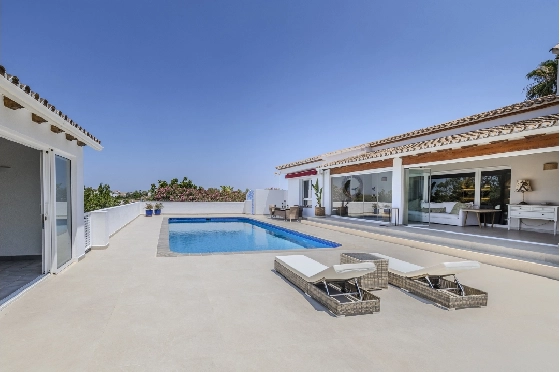 Villa in Denia zu verkaufen, Wohnfläche 324 m², Baujahr 1993, Zustand modernisiert, + Fussbodenheizung, Klimaanlage, Grundstück 1888 m², 4 Schlafzimmer, 2 Badezimmer, Pool, ref.: BC-7771-7