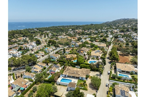 Villa in Denia zu verkaufen, Wohnfläche 324 m², Baujahr 1993, Zustand modernisiert, + Fussbodenheizung, Klimaanlage, Grundstück 1888 m², 4 Schlafzimmer, 2 Badezimmer, Pool, ref.: BC-7771-9