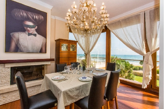 Villa in Denia zu verkaufen, Wohnfläche 266 m², Klimaanlage, Grundstück 1254 m², 5 Schlafzimmer, 3 Badezimmer, Pool, ref.: VI-CHA2550-10