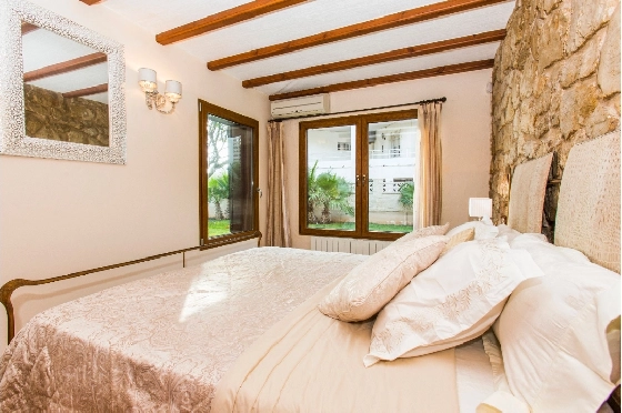 Villa in Denia zu verkaufen, Wohnfläche 266 m², Klimaanlage, Grundstück 1254 m², 5 Schlafzimmer, 3 Badezimmer, Pool, ref.: VI-CHA2550-35