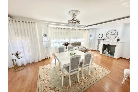 Stadthaus in Pego zu verkaufen, Wohnfläche 456 m², Baujahr 1982, Klimaanlage, Grundstück 224 m², 5 Schlafzimmer, 2 Badezimmer, Pool, ref.: O-V96114-19