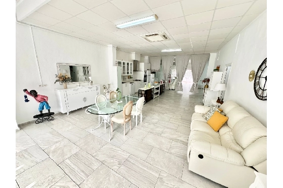 Stadthaus in Pego zu verkaufen, Wohnfläche 456 m², Baujahr 1982, Klimaanlage, Grundstück 224 m², 5 Schlafzimmer, 2 Badezimmer, Pool, ref.: O-V96114-23