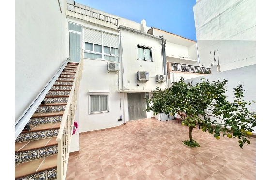Stadthaus in Pego zu verkaufen, Wohnfläche 456 m², Baujahr 1982, Klimaanlage, Grundstück 224 m², 5 Schlafzimmer, 2 Badezimmer, Pool, ref.: O-V96114-33