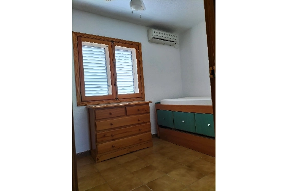 Reihenhaus in Oliva zu verkaufen, Wohnfläche 120 m², Baujahr 1996, Klimaanlage, Grundstück 120 m², 2 Schlafzimmer, 1 Badezimmer, Pool, ref.: O-V96614-3