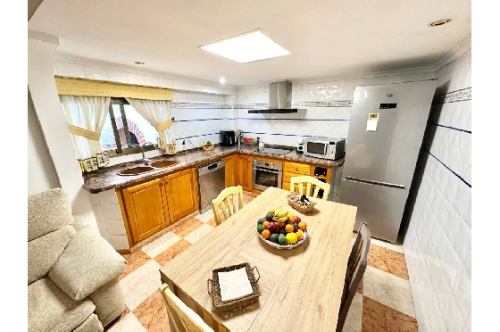 Stadthaus in Pego zu verkaufen, Wohnfläche 280 m², Baujahr 1948, Klimaanlage, Grundstück 104 m², 4 Schlafzimmer, 2 Badezimmer, Pool, ref.: O-V96714-13