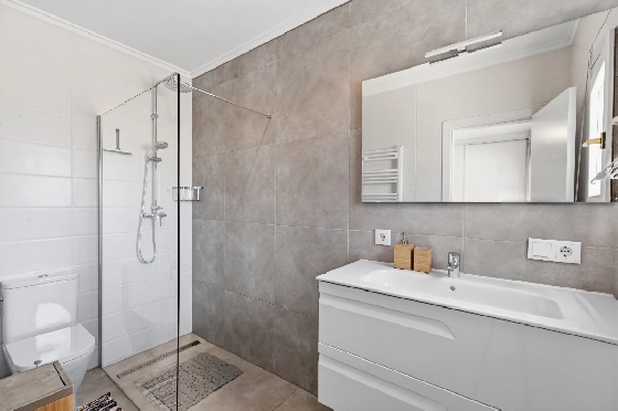 Villa in Moraira zu verkaufen, Wohnfläche 290 m², Baujahr 2003, + Ofen, Klimaanlage, Grundstück 847 m², 3 Schlafzimmer, 3 Badezimmer, Pool, ref.: AM-12692DR-48